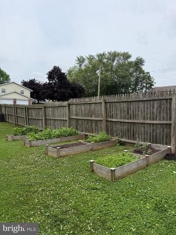 620 BERNHARD AVE, Mount Joy, PA 17552