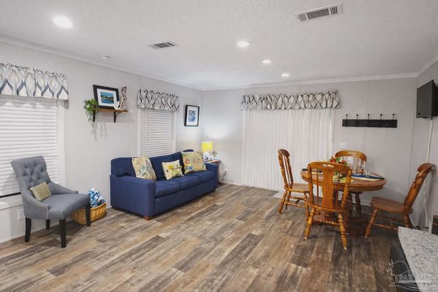 9429 Gulf Beach Hwy, Pensacola, FL 32507