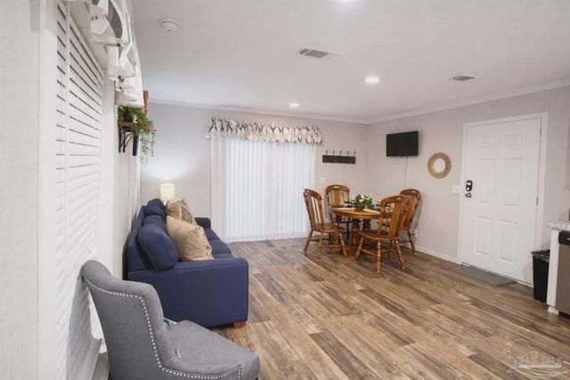 9429 Gulf Beach Hwy, Pensacola, FL 32507