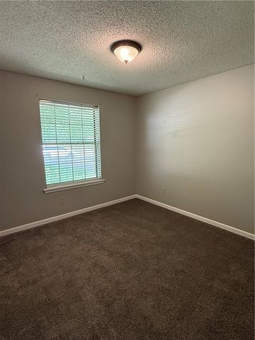 415 Rodric Circle, Siloam Springs, AR 72761