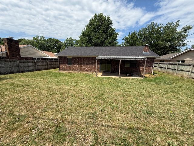 415 Rodric Circle, Siloam Springs, AR 72761