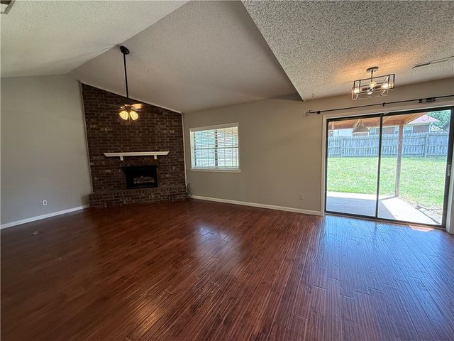 415 Rodric Circle, Siloam Springs, AR 72761