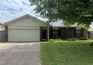415 Rodric Circle, Siloam Springs, AR 72761
