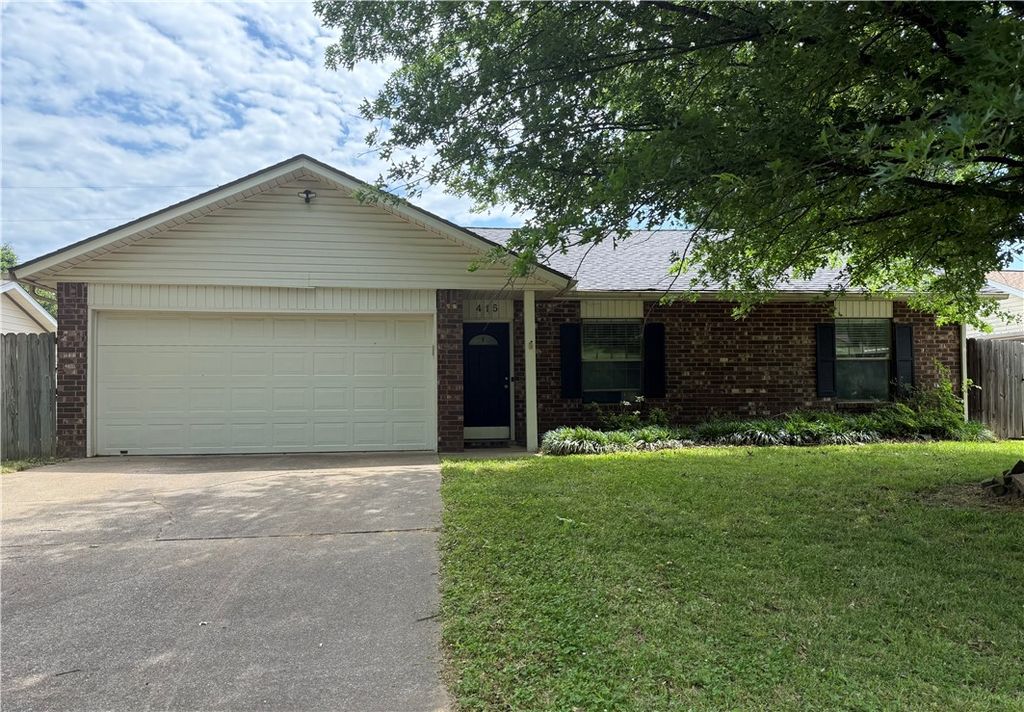 415 Rodric Circle, Siloam Springs, AR 72761