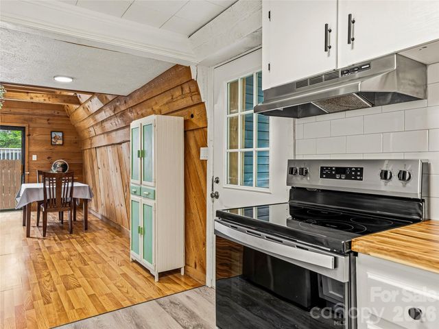 355 London Road, Asheville, NC 28803