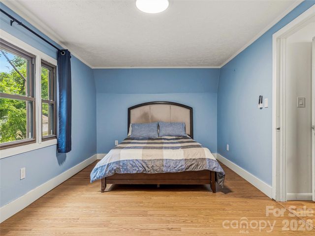 355 London Road, Asheville, NC 28803