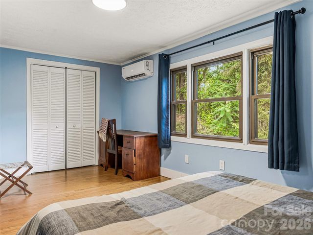 355 London Road, Asheville, NC 28803