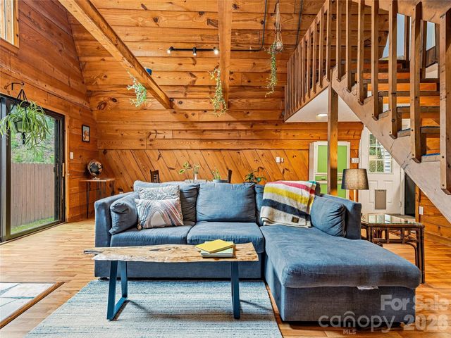 355 London Road, Asheville, NC 28803