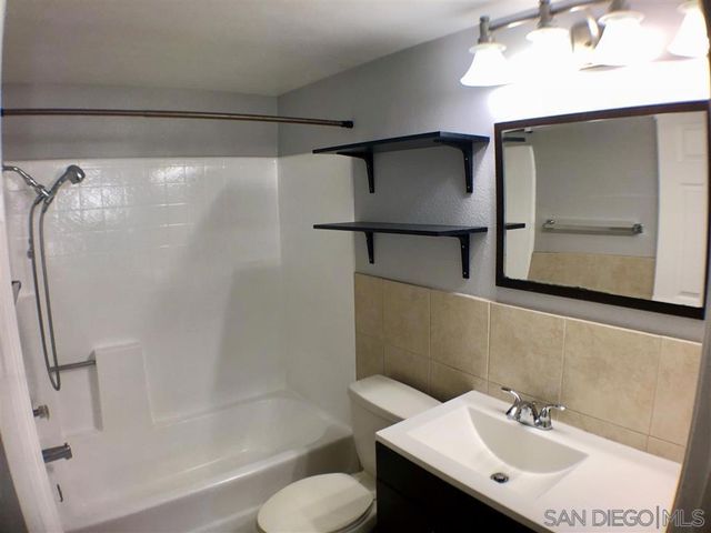 13212 Salmon River Rd 205, San Diego, CA 92129