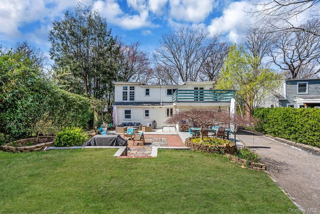 11 Edgewood Avenue, Glen Head, NY 11545