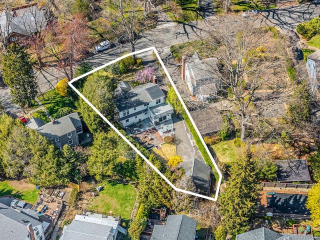 11 Edgewood Avenue, Glen Head, NY 11545