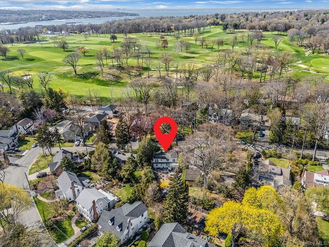 11 Edgewood Avenue, Glen Head, NY 11545