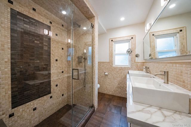 11 Edgewood Avenue, Glen Head, NY 11545