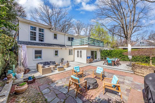 11 Edgewood Avenue, Glen Head, NY 11545