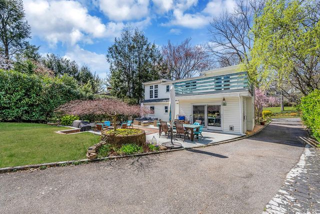11 Edgewood Avenue, Glen Head, NY 11545
