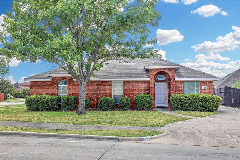 1125 Rio Bravo Drive, Desoto, TX 75115 — exterior