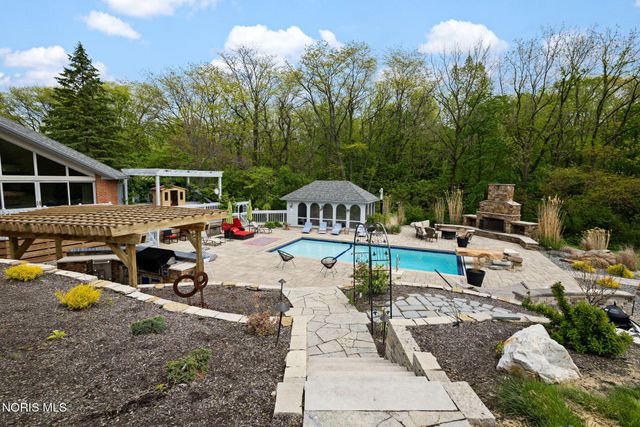 14951 Stonehaven Drive, Perrysburg, OH 43551