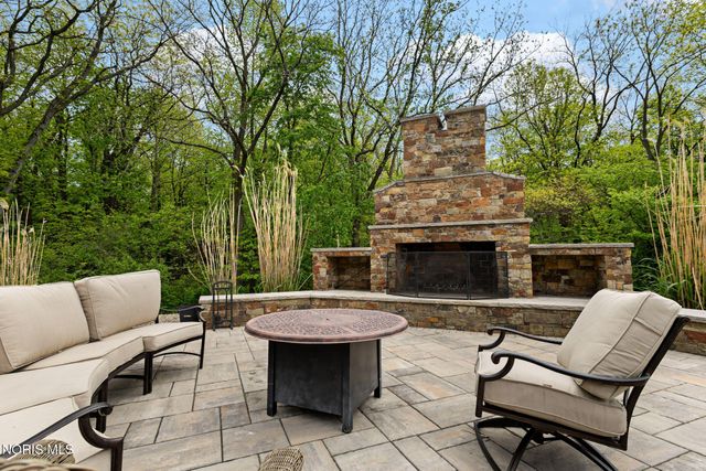 14951 Stonehaven Drive, Perrysburg, OH 43551