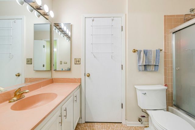 1311 Trinity Drive, Carol Stream, IL 60188