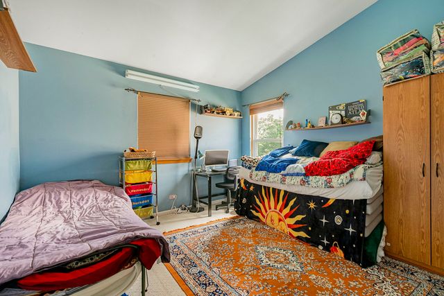1311 Trinity Drive, Carol Stream, IL 60188