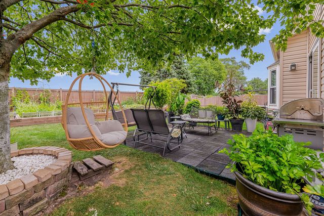 1311 Trinity Drive, Carol Stream, IL 60188