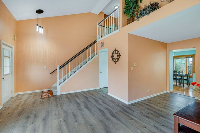 1311 Trinity Drive, Carol Stream, IL 60188