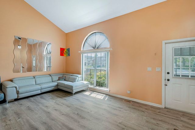 1311 Trinity Drive, Carol Stream, IL 60188