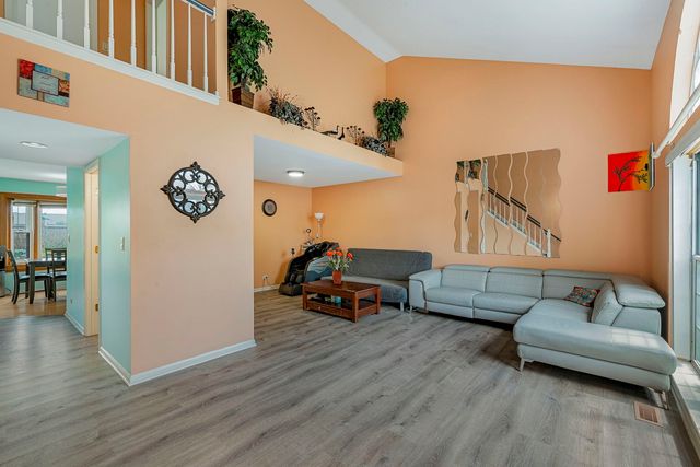 1311 Trinity Drive, Carol Stream, IL 60188