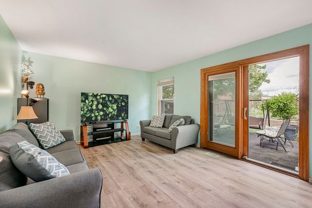 1311 Trinity Drive, Carol Stream, IL 60188