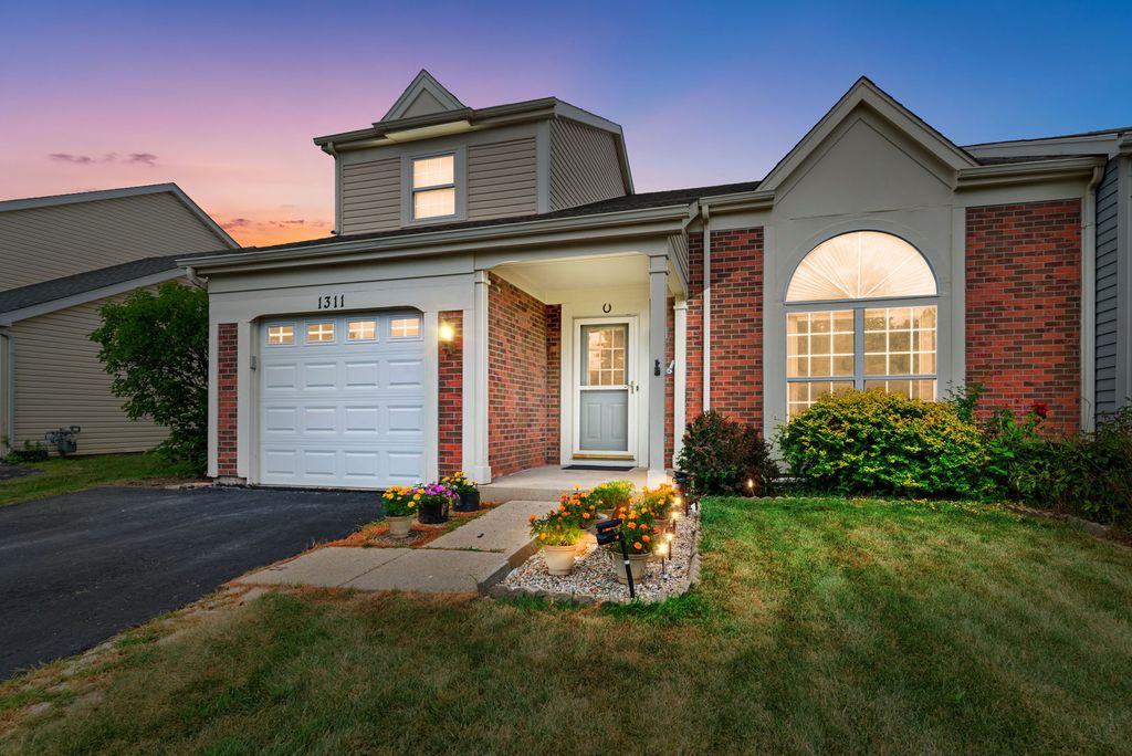 1311 Trinity Drive, Carol Stream, IL 60188