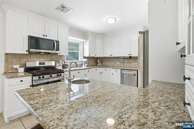 574 Baylor Avenue, River Vale, NJ 07675