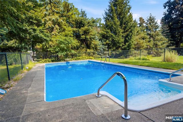 574 Baylor Avenue, River Vale, NJ 07675