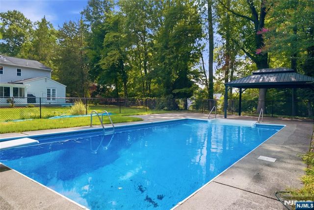 574 Baylor Avenue, River Vale, NJ 07675