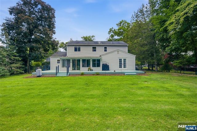 574 Baylor Avenue, River Vale, NJ 07675