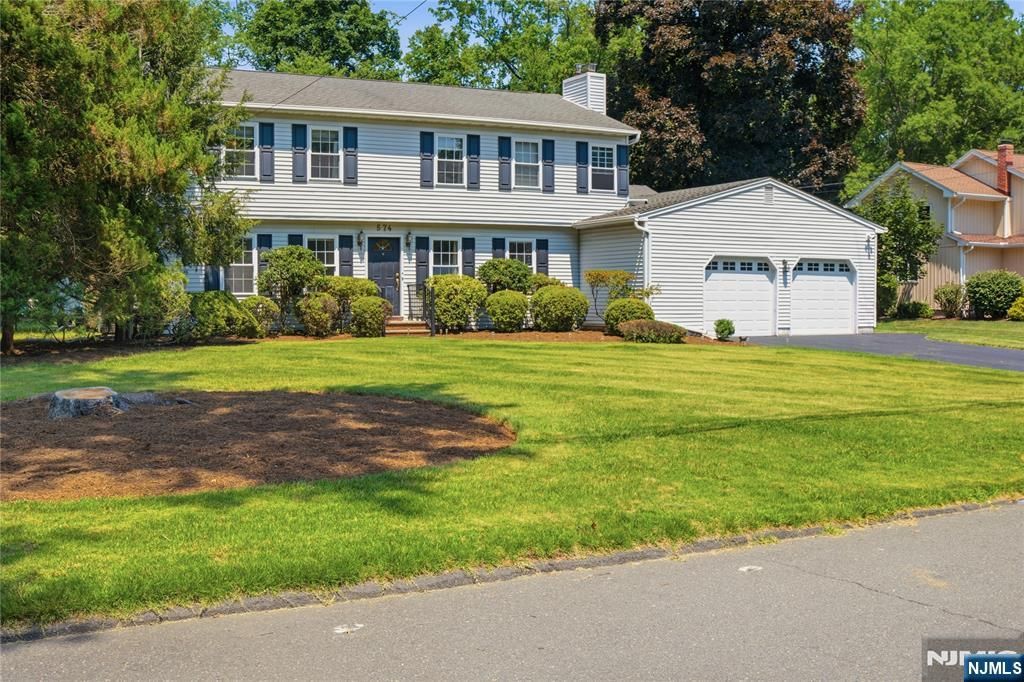 574 Baylor Avenue, River Vale, NJ 07675
