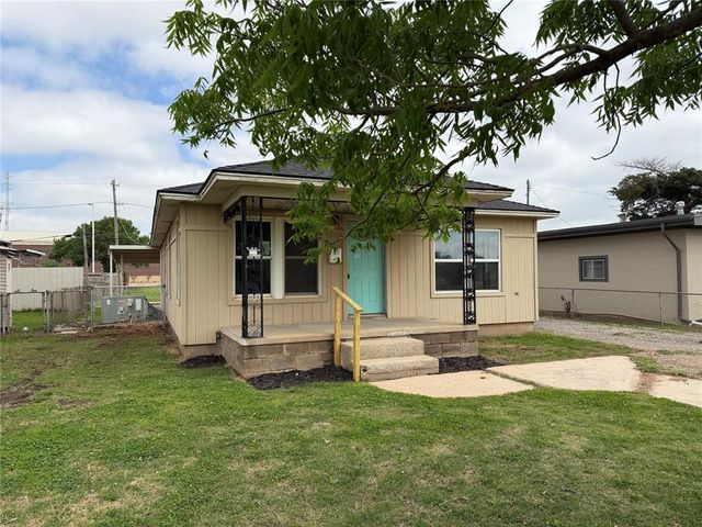 129 SE 1st Street, Moore, OK 73160