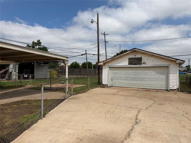 129 SE 1st Street, Moore, OK 73160