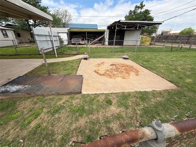129 SE 1st Street, Moore, OK 73160