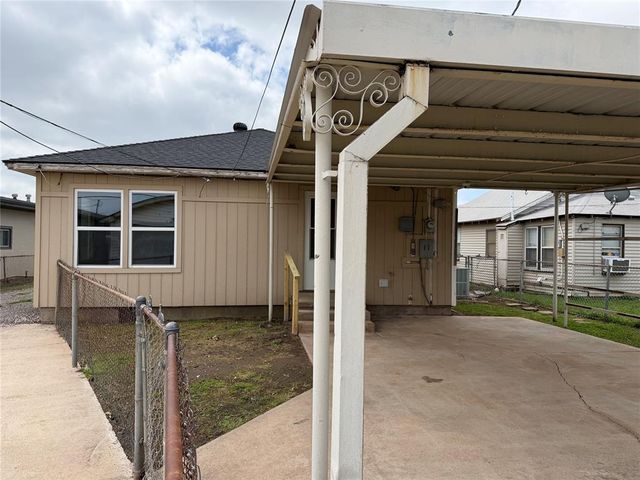 129 SE 1st Street, Moore, OK 73160