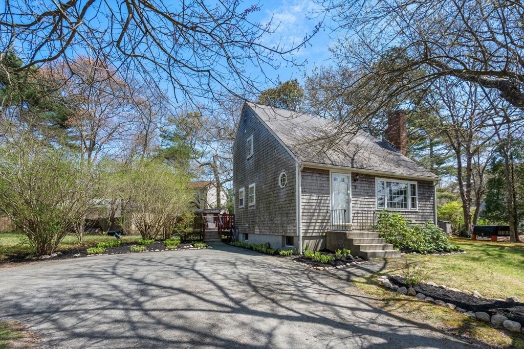 7 Willow Street, Plymouth, MA 02360