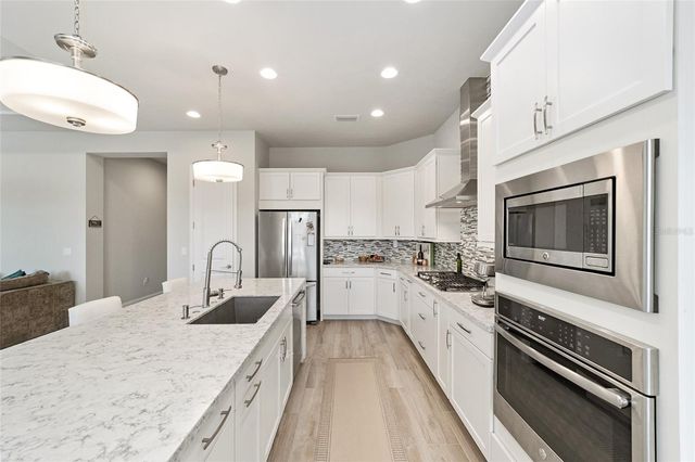 11895 SW 33RD LANE, Gainesville, FL 32608