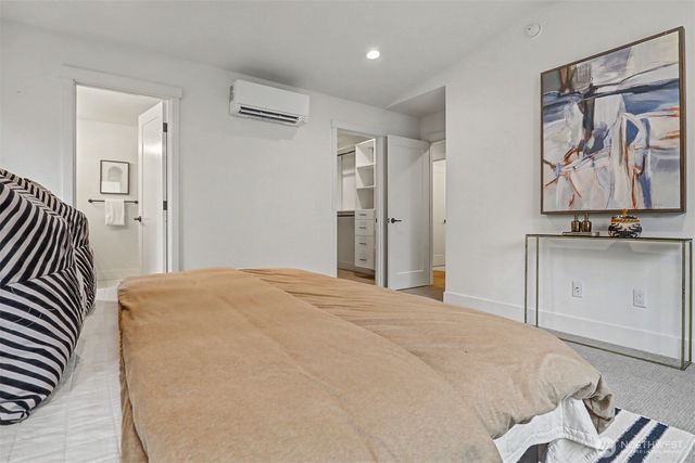 11247 108th Avenue NE, Kirkland, WA 98033