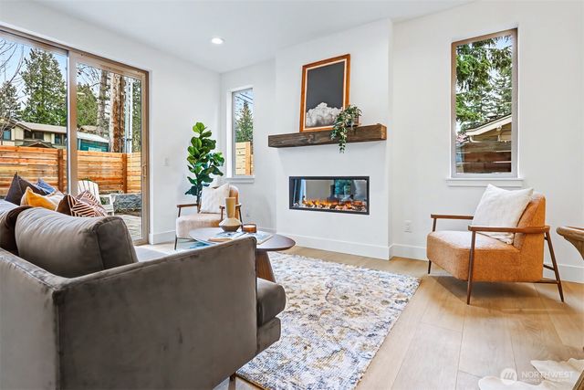 11247 108th Avenue NE, Kirkland, WA 98033