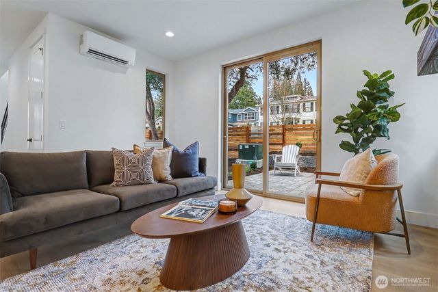 11247 108th Avenue NE, Kirkland, WA 98033