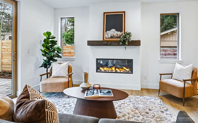 11247 108th Avenue NE, Kirkland, WA 98033