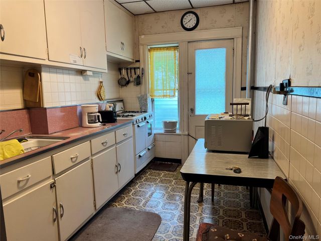 79-36 77 Avenue, Glendale, NY 11385