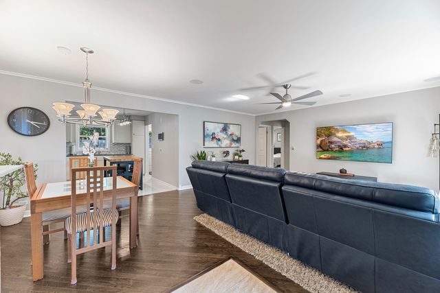 9 N Waverly Place, Mount Prospect, IL 60056