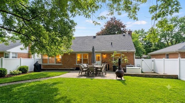 9 N Waverly Place, Mount Prospect, IL 60056