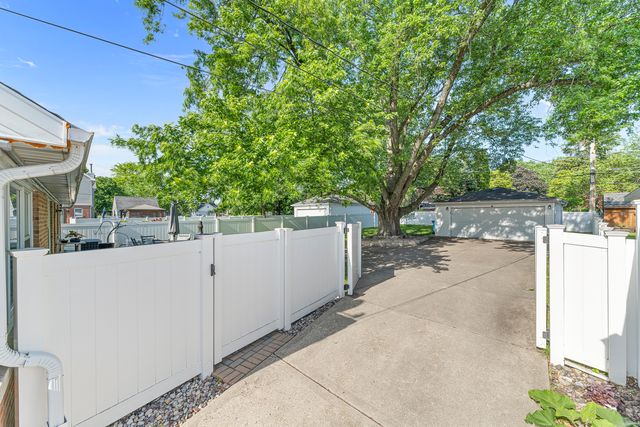 9 N Waverly Place, Mount Prospect, IL 60056
