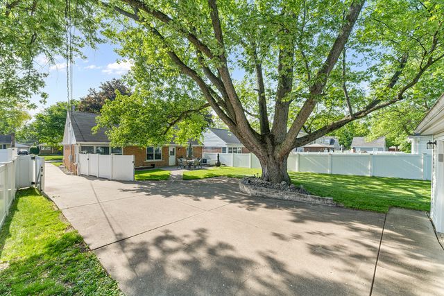 9 N Waverly Place, Mount Prospect, IL 60056